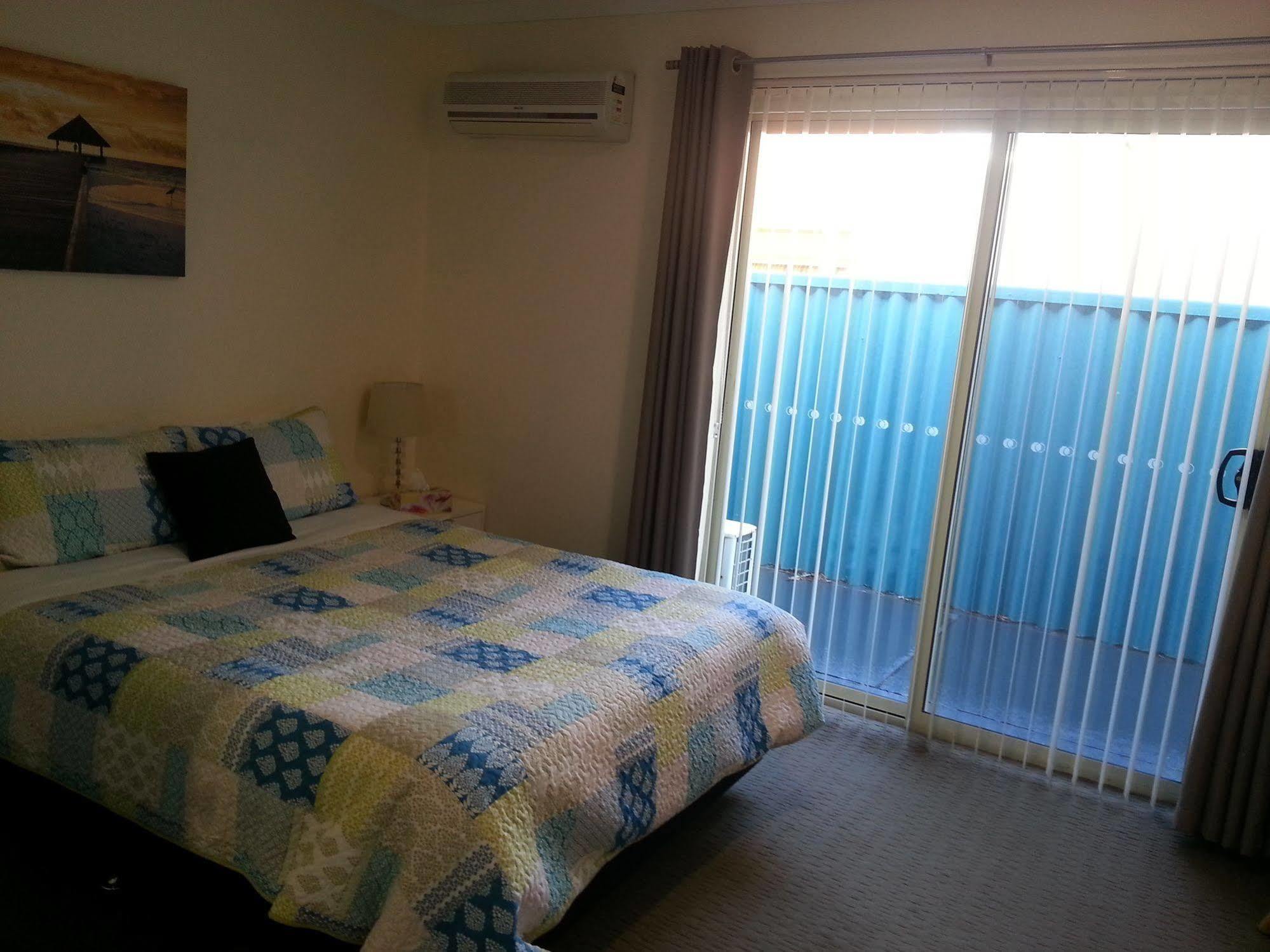 Palm Beach Guest House Rockingham Exteriör bild